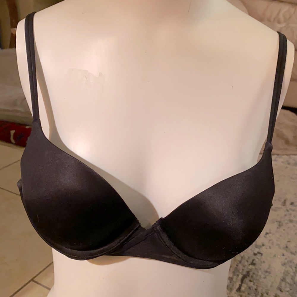 Victoria’s Secret black very sexy push up bra size 36A